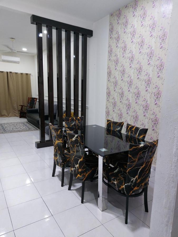 Pelangi Homestay Bota Exterior foto