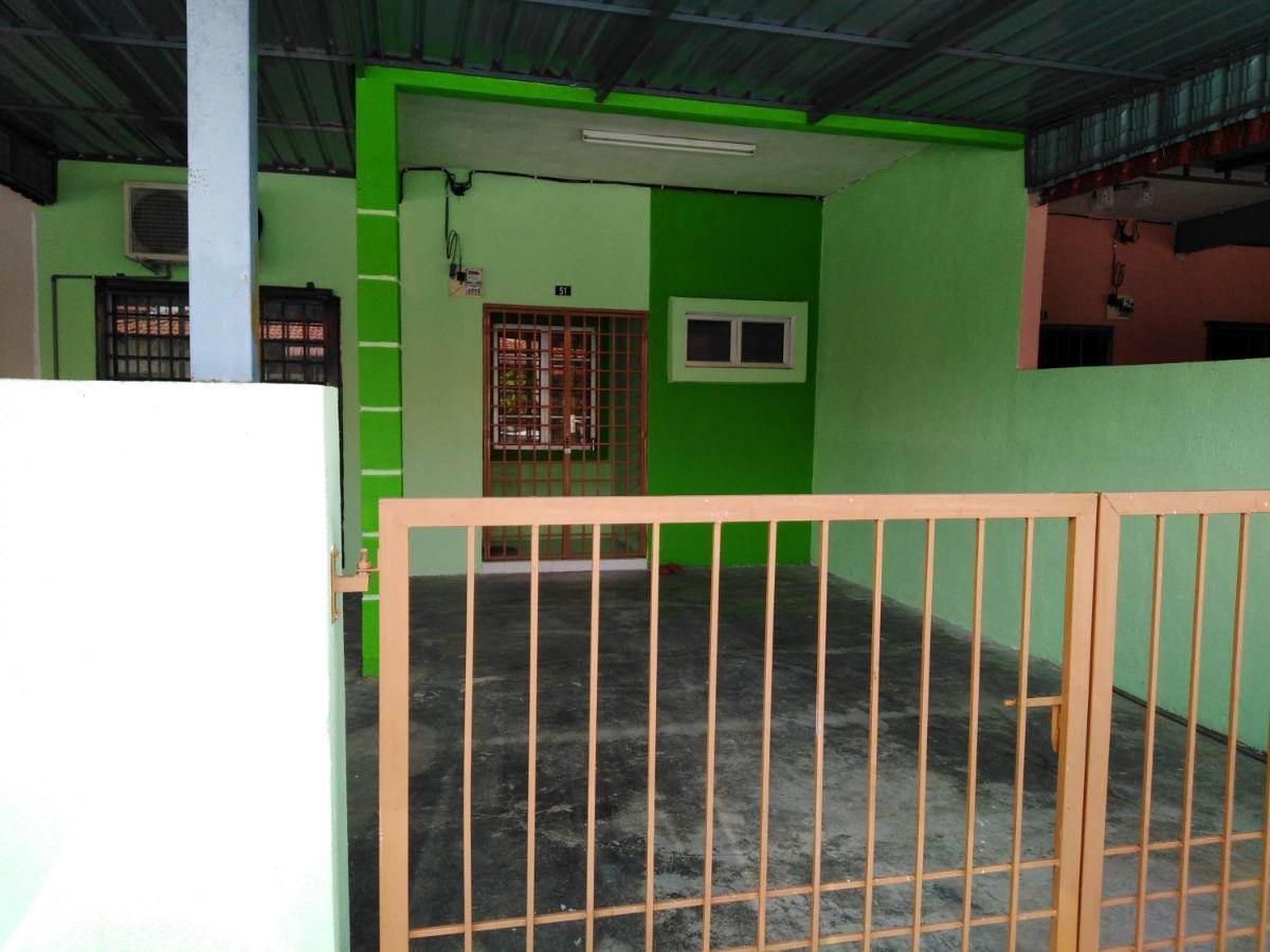 Pelangi Homestay Bota Exterior foto