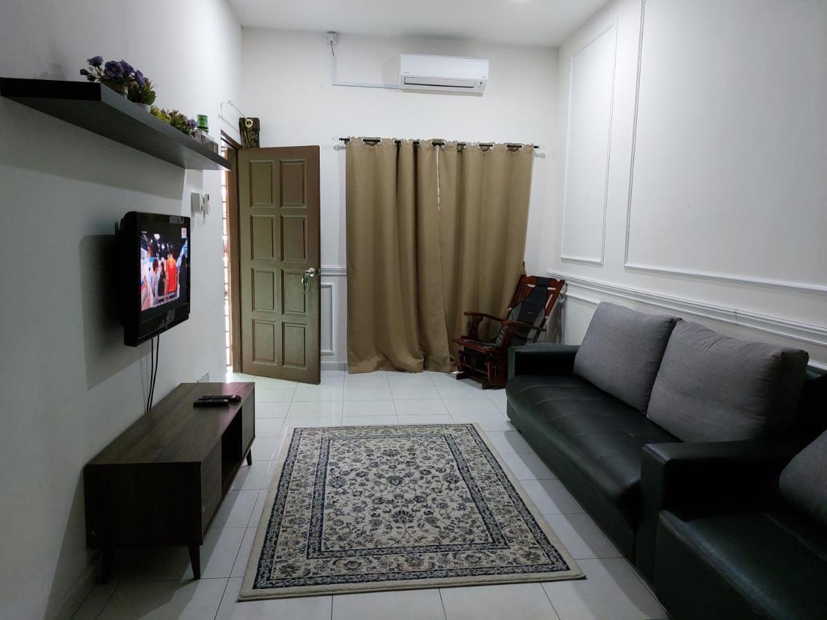 Pelangi Homestay Bota Exterior foto